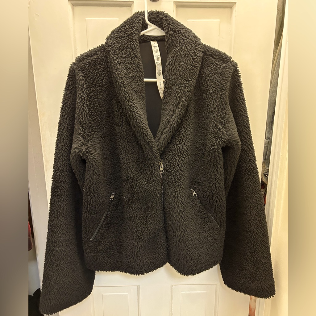 Alo Yoga Cozy Up Faux Fur Crop Jacket